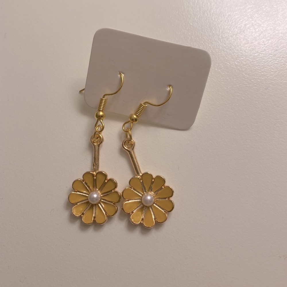 🌟4/$25🌟 Dangle Yellow Flower Earrings